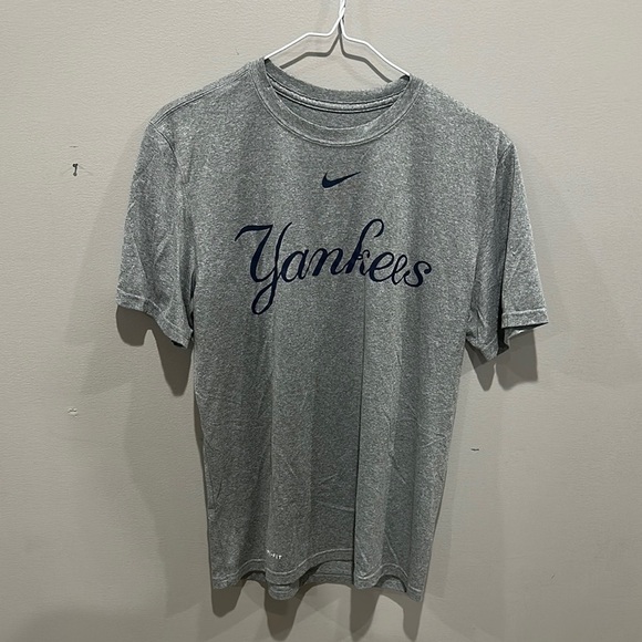 Nike Other - NWOT Nike Gray Short Sleeve Yankees Tee size M